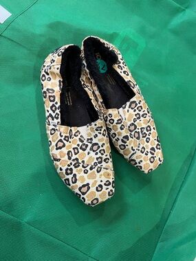 Toms Leopard Print Slip-On Flats in Black and Gold